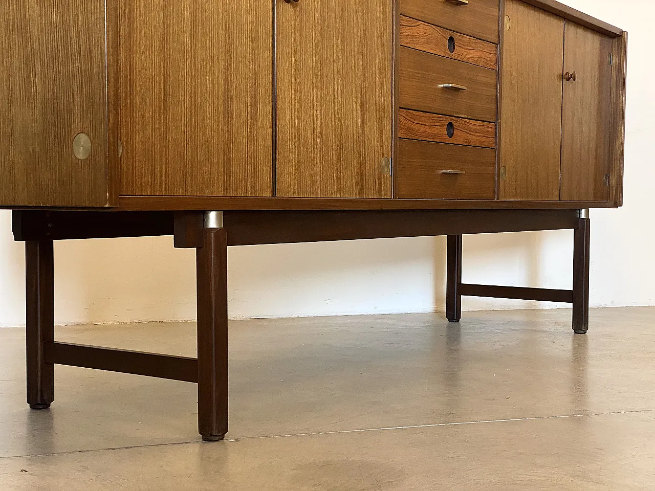 Italian sideboard in teak wood from the 60s 6