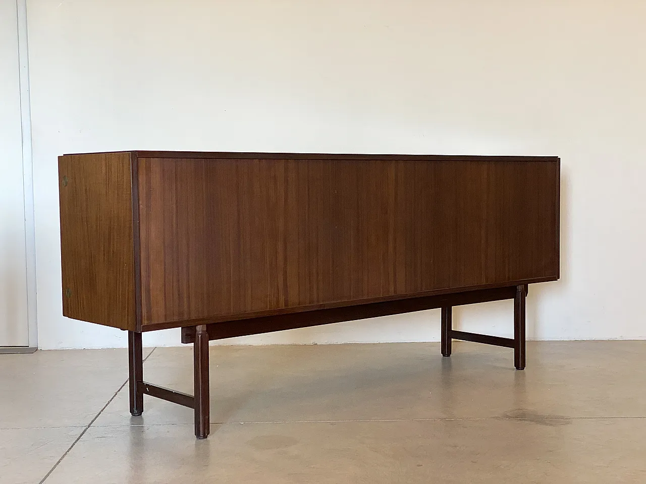 Credenza italiana in legno di teak anni 60 7