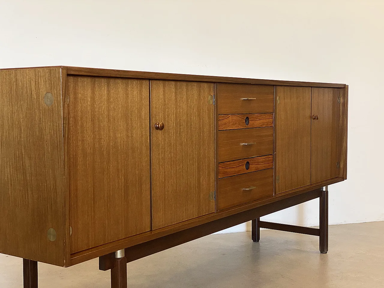 Credenza italiana in legno di teak anni 60 9