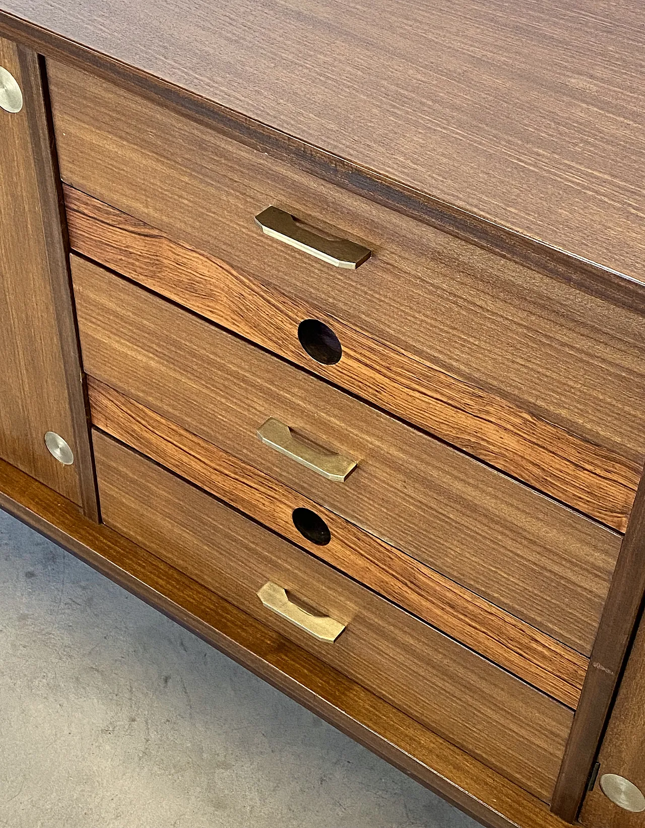 Credenza italiana in legno di teak anni 60 17