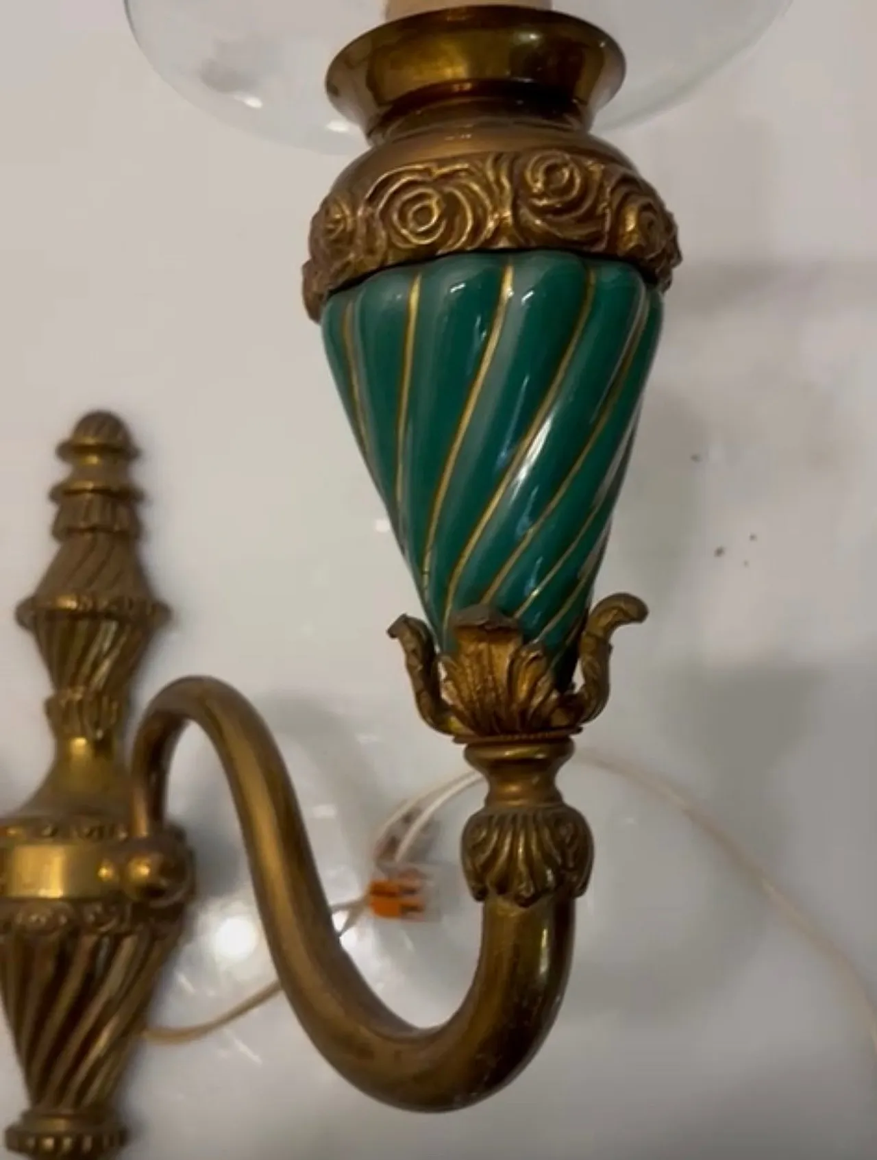 Coppia di appliques in bronzo e ceramica, anni '50 4