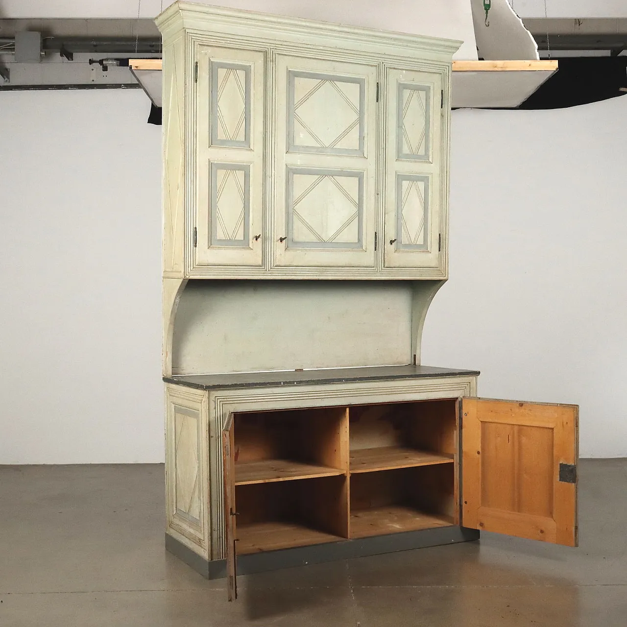 Neoclassical lacquered sideboard, 18th century 3