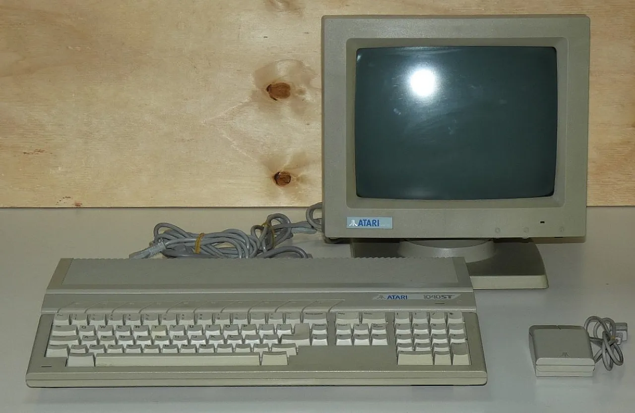 3 American Atari ST1040 Monochrome Monitor and Mouse, 1980s 1