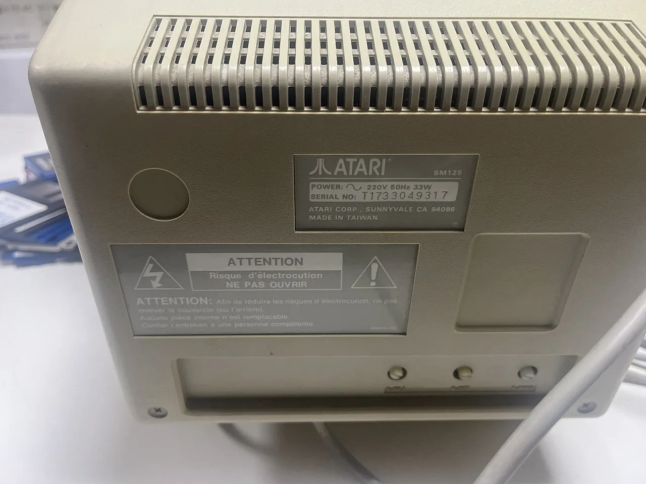 3 American Atari ST1040 Monochrome Monitor and Mouse, 1980s 5