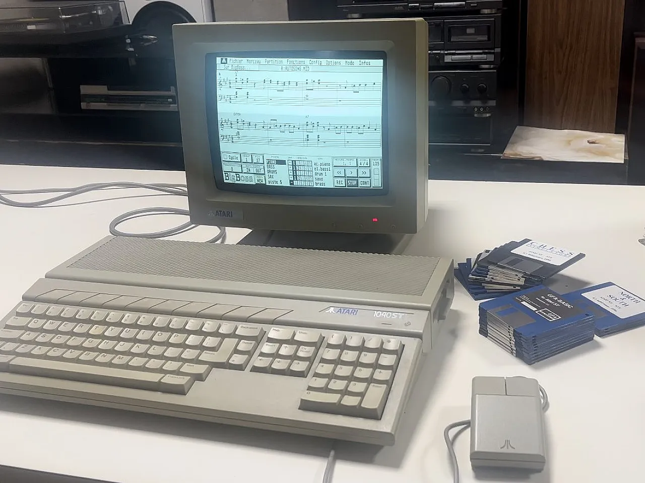 3 American Atari ST1040 Monochrome Monitor and Mouse, 1980s 18