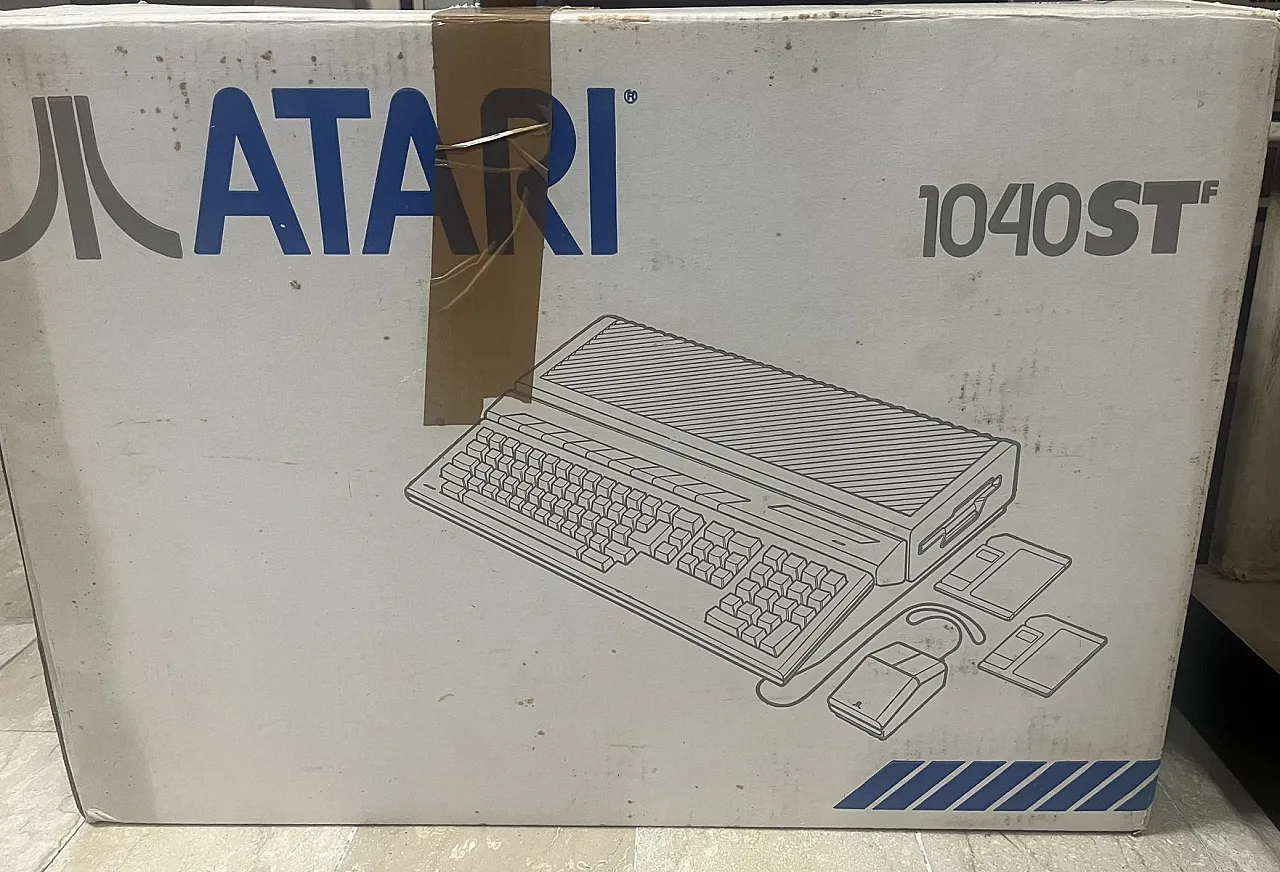 3 American Atari ST1040 Monochrome Monitor and Mouse, 1980s 24