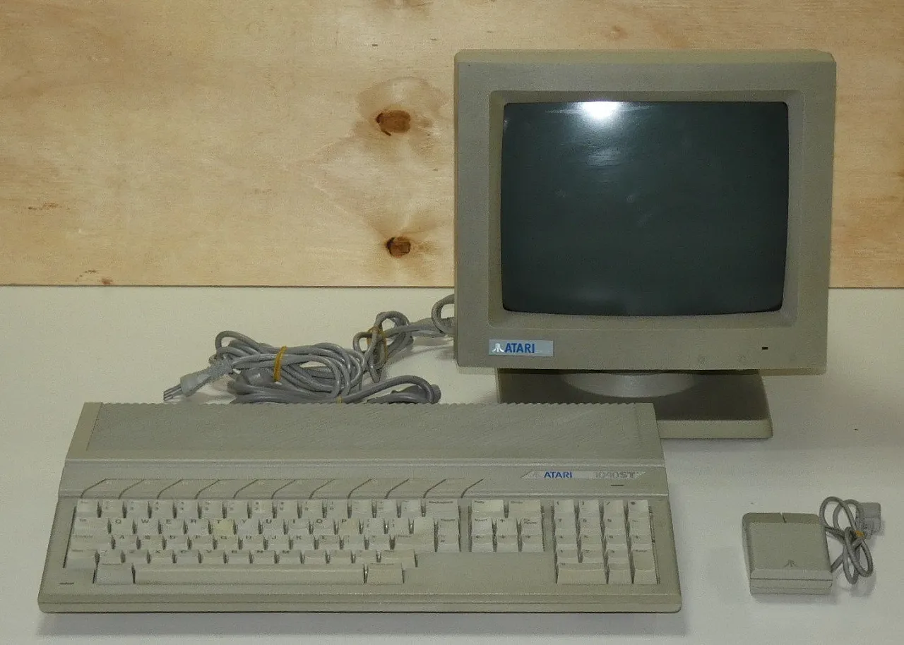 3 American Atari ST1040 Monochrome Monitor and Mouse, 1980s 26