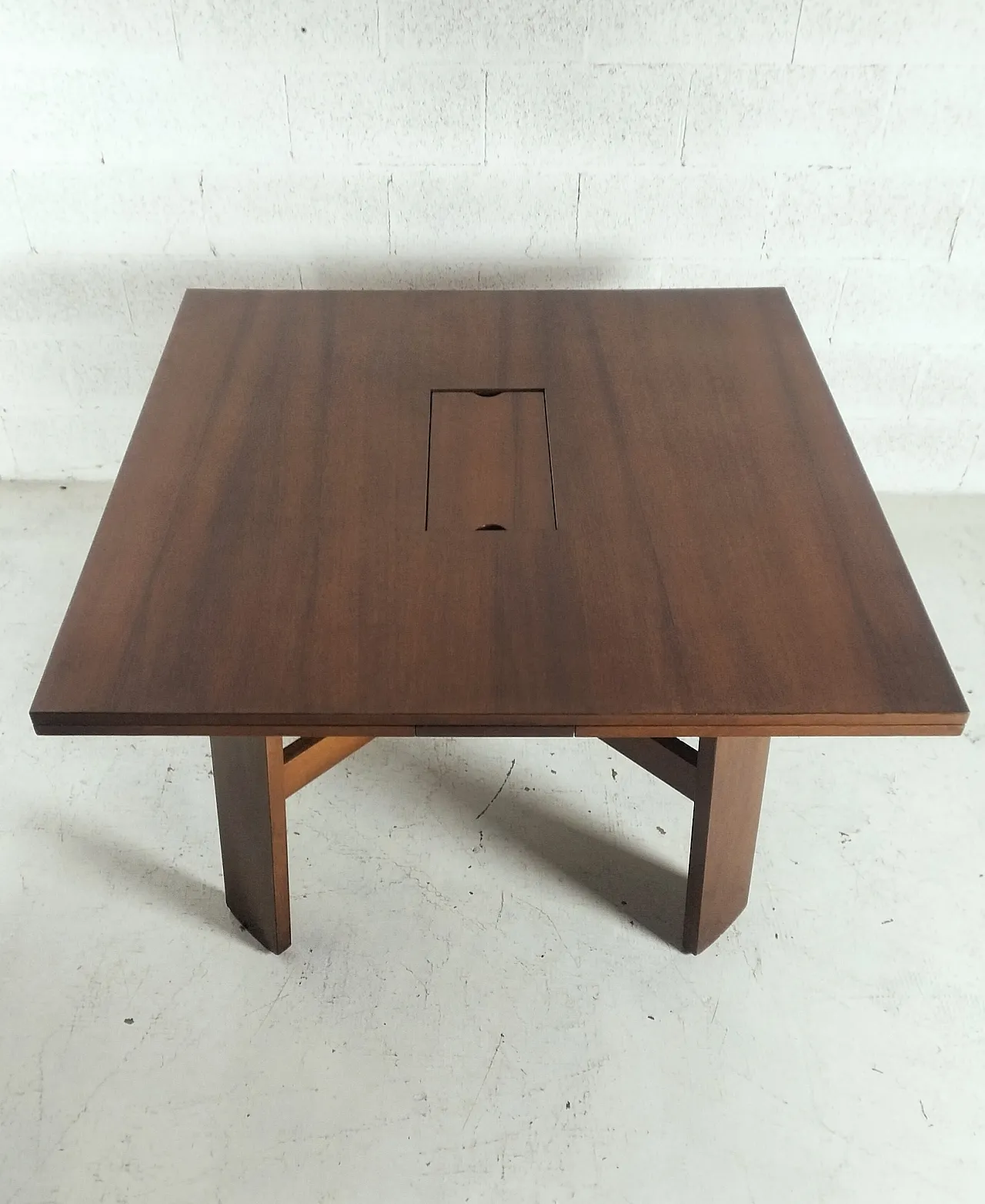 Extendable walnut dining table 612 mod. by Silvio Coppola for Bernini 6