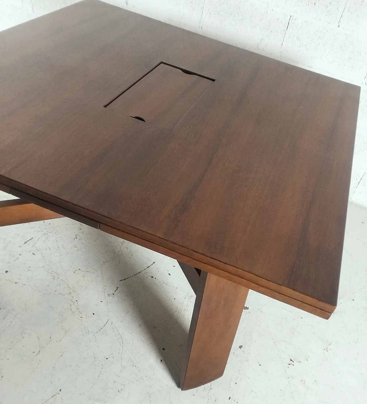 Extendable walnut dining table 612 mod. by Silvio Coppola for Bernini 8