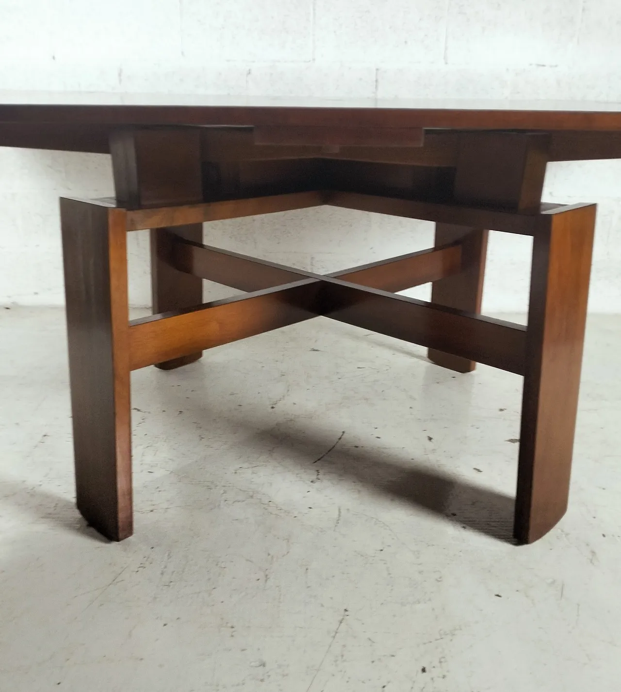 Extendable walnut dining table 612 mod. by Silvio Coppola for Bernini 11