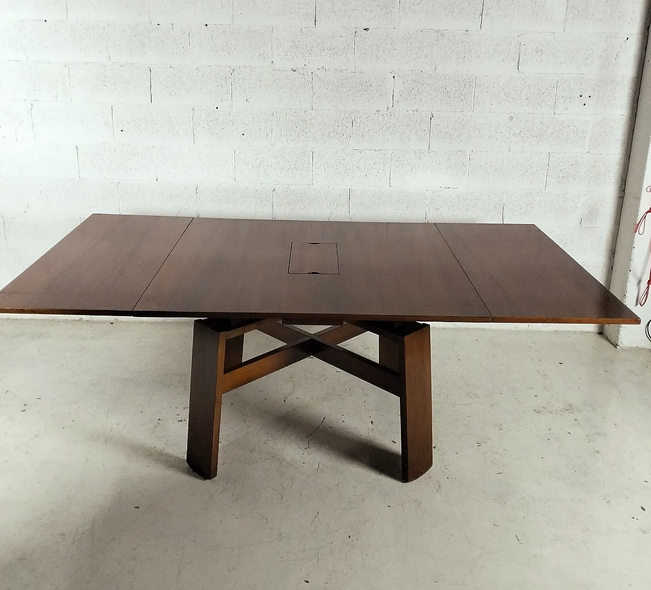 Extendable walnut dining table 612 mod. by Silvio Coppola for Bernini 12