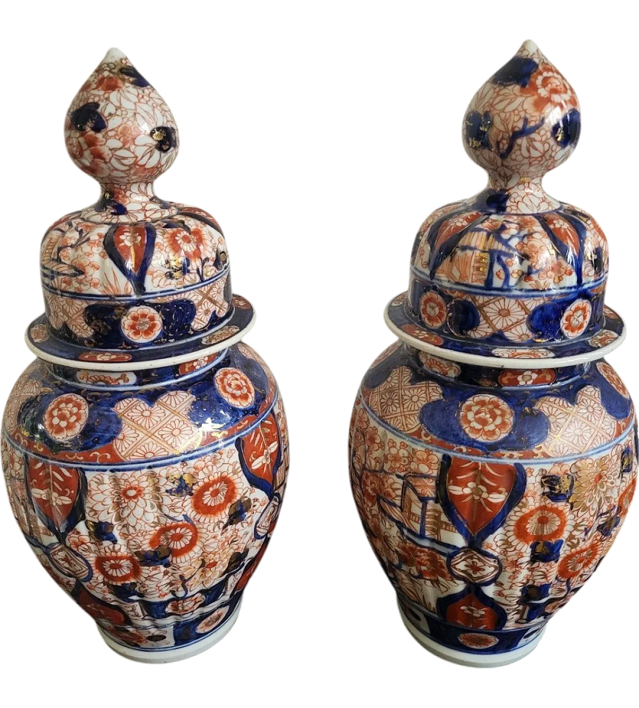 Pair of Imari ceramic potiches with red and blue flowers, 19th century 11