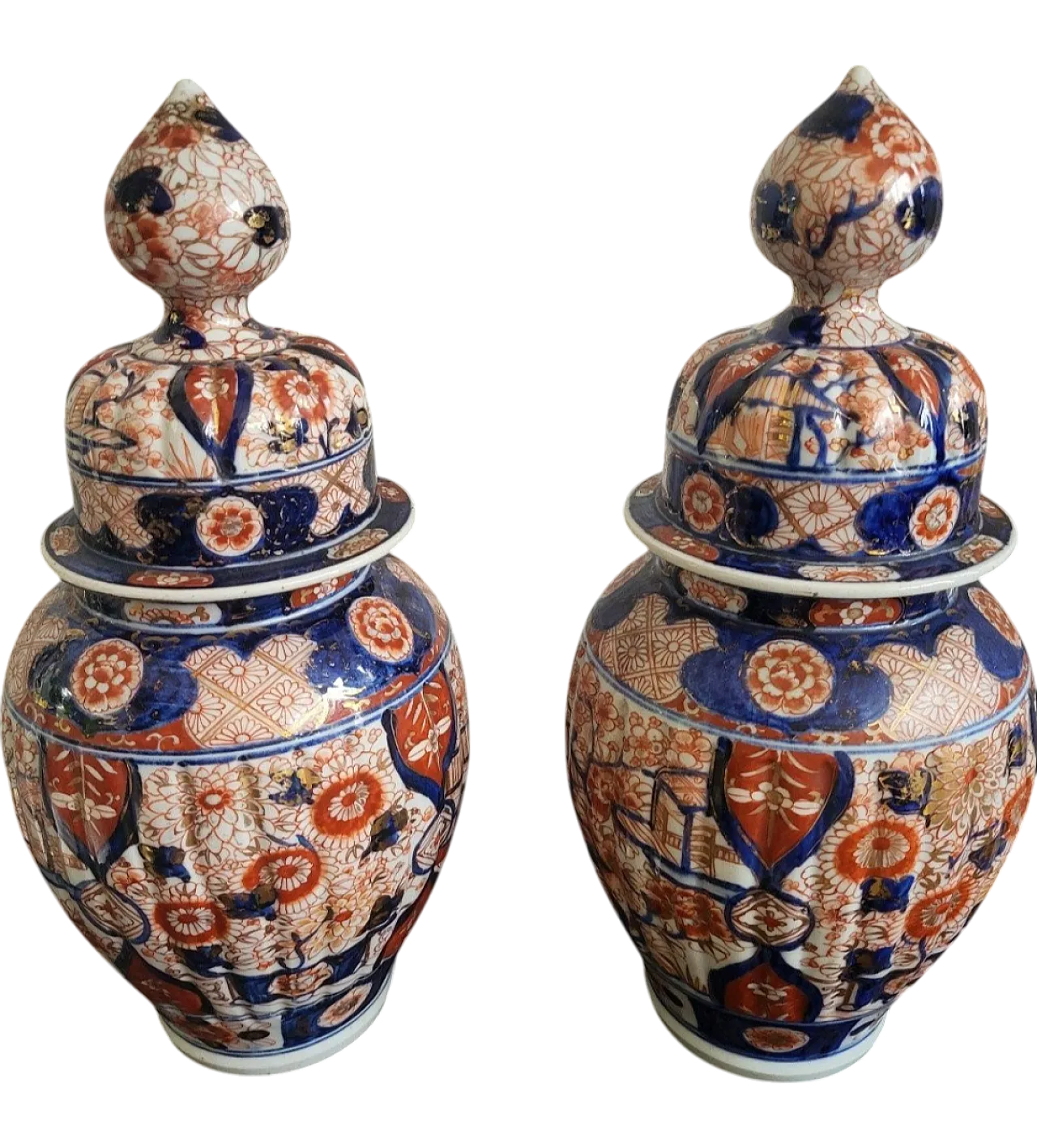 Pair of Imari ceramic potiches with red and blue flowers, 19th century 12