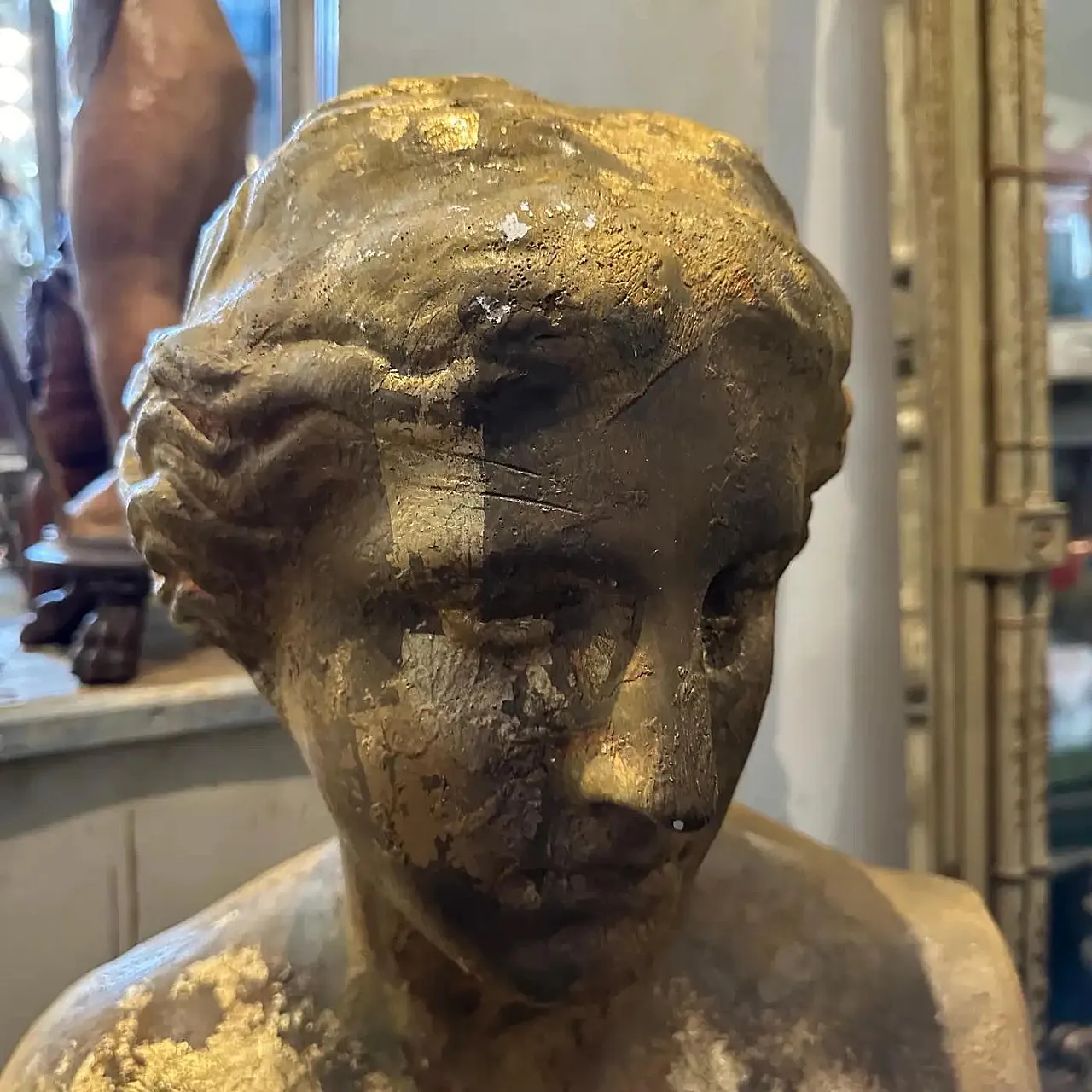 Busto siciliano in gesso dorato di Venere di Milo, anni '50 2