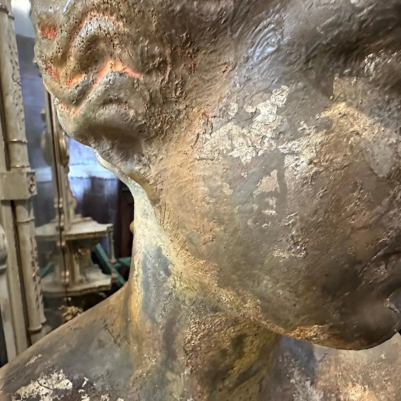 Busto siciliano in gesso dorato di Venere di Milo, anni '50 4