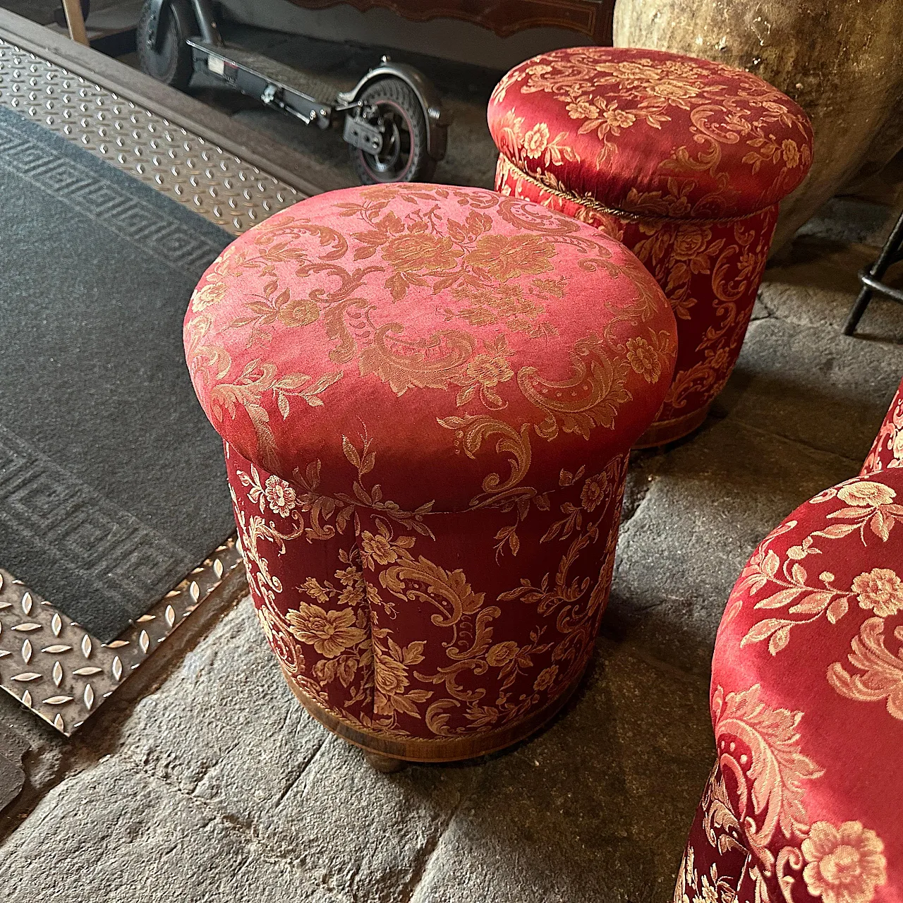 4 Louis Philippe sicilian poufs, 19th century 4