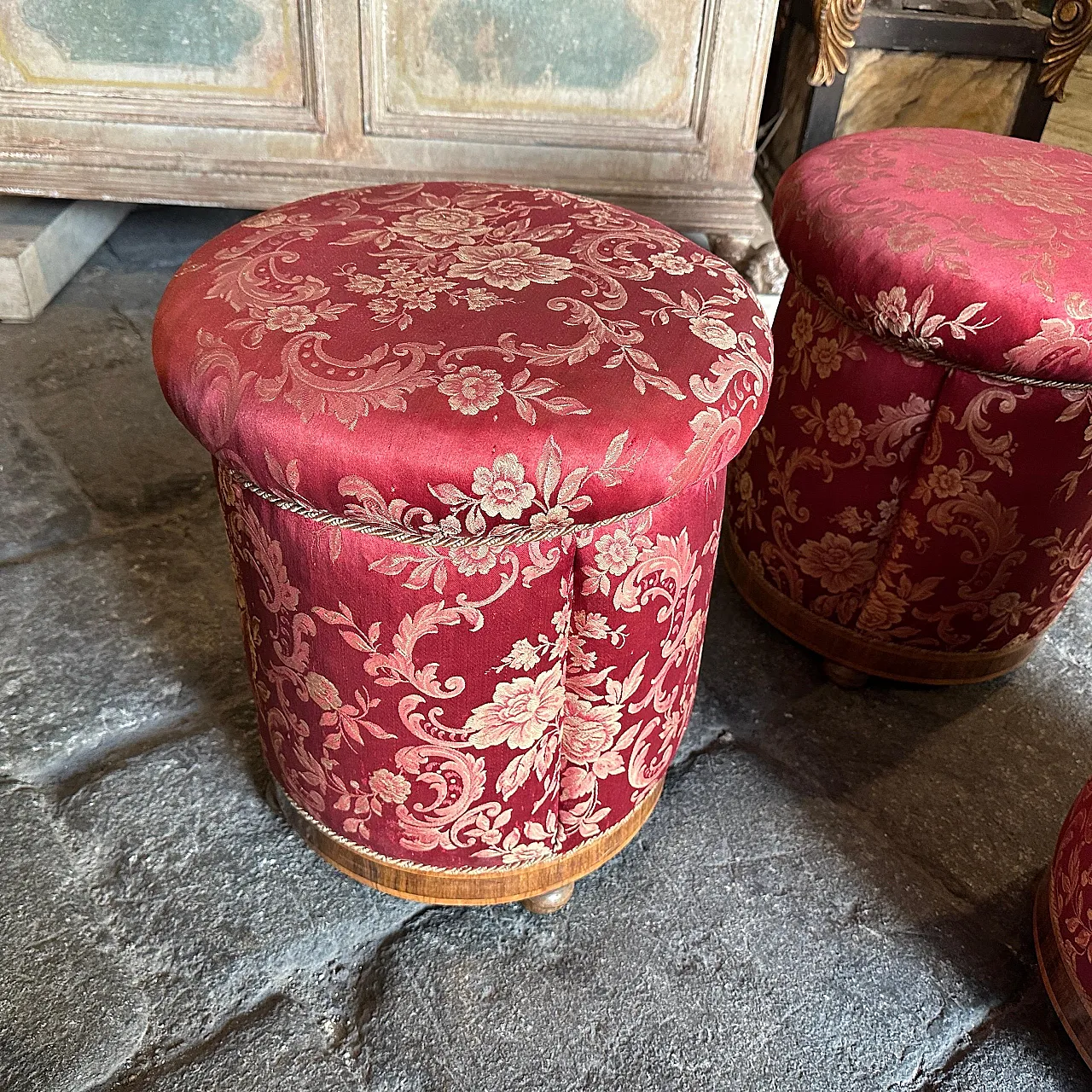 4 Louis Philippe sicilian poufs, 19th century 12