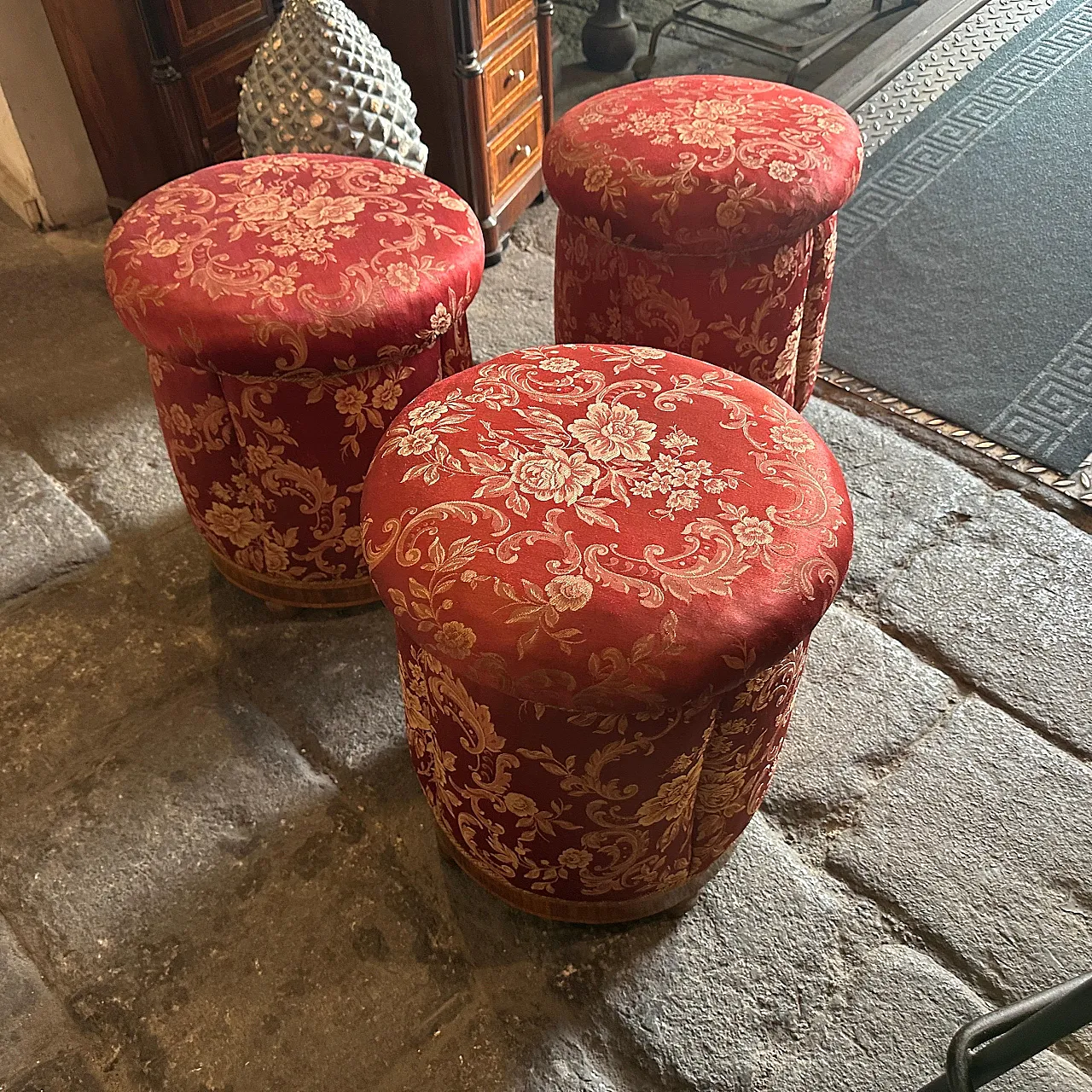 4 Louis Philippe sicilian poufs, 19th century 15