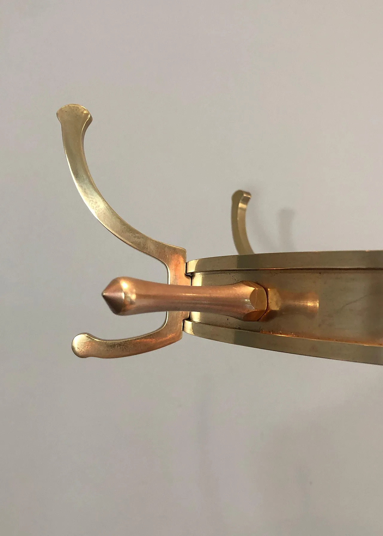 Lacquered metal and brass coat stand by Jacques Adnet, 1950s 12