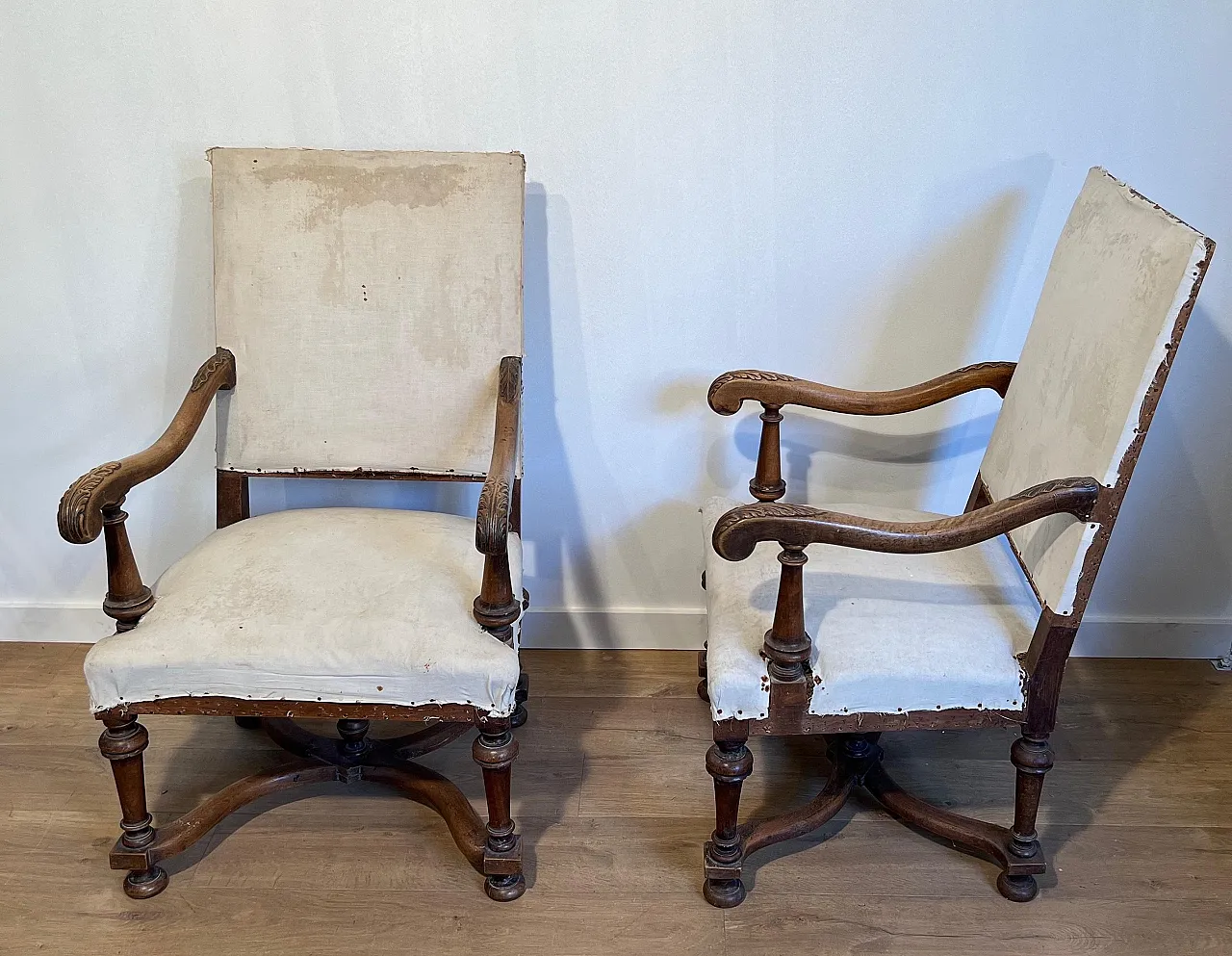 Pair of high-backed armchairs Louis XIII style in walnut, 19th century 4