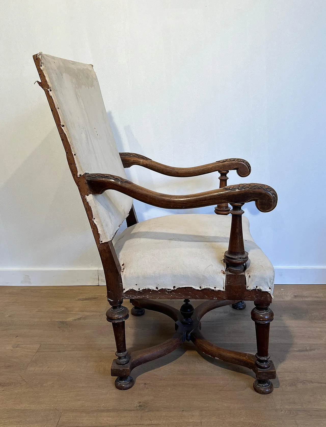 Pair of high-backed armchairs Louis XIII style in walnut, 19th century 6