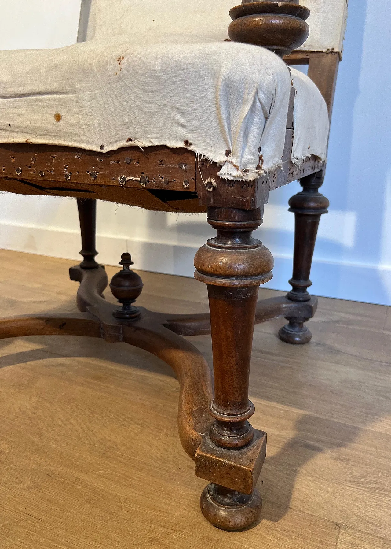 Pair of high-backed armchairs Louis XIII style in walnut, 19th century 11