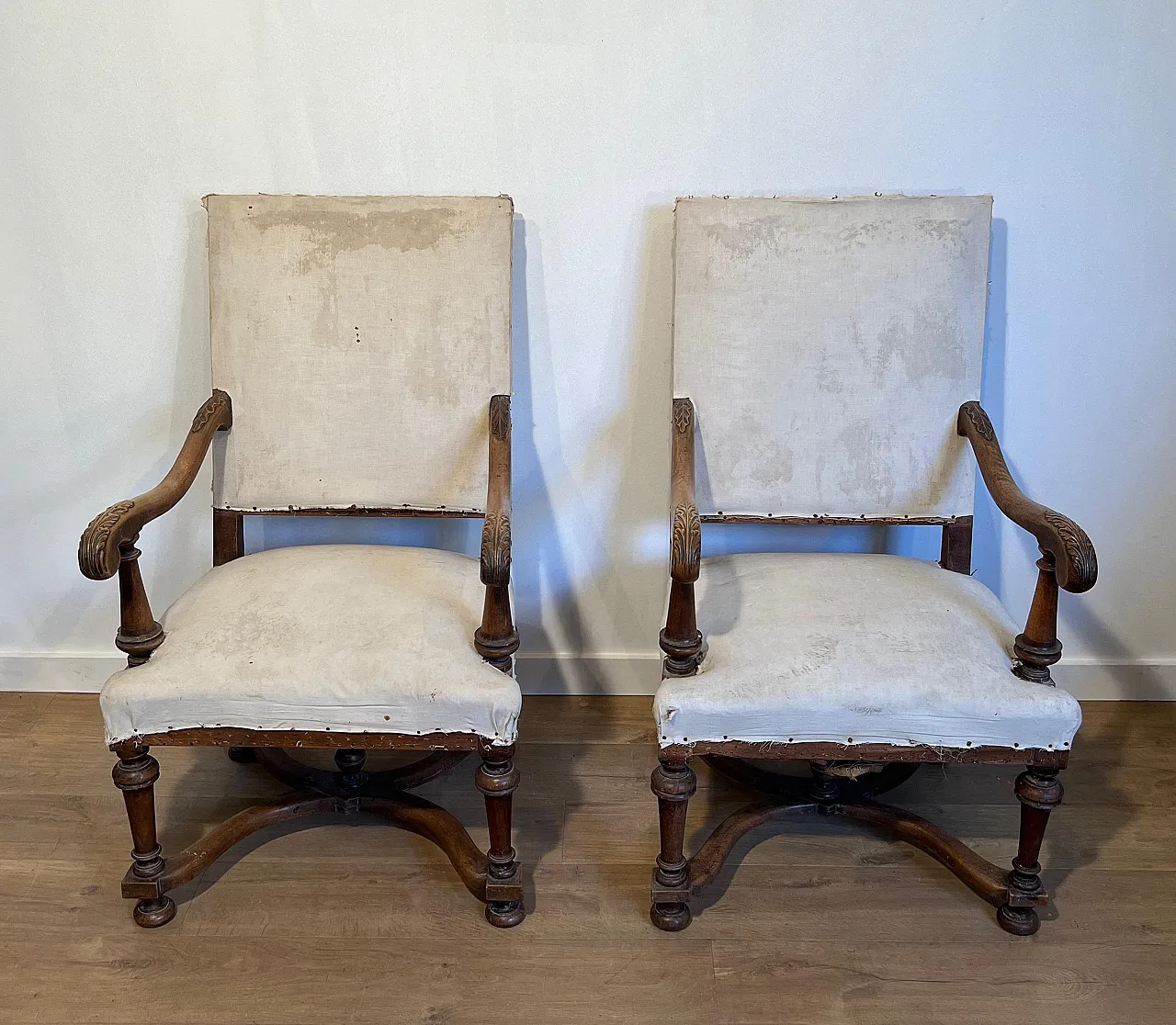 Pair of high-backed armchairs Louis XIII style in walnut, 19th century 12