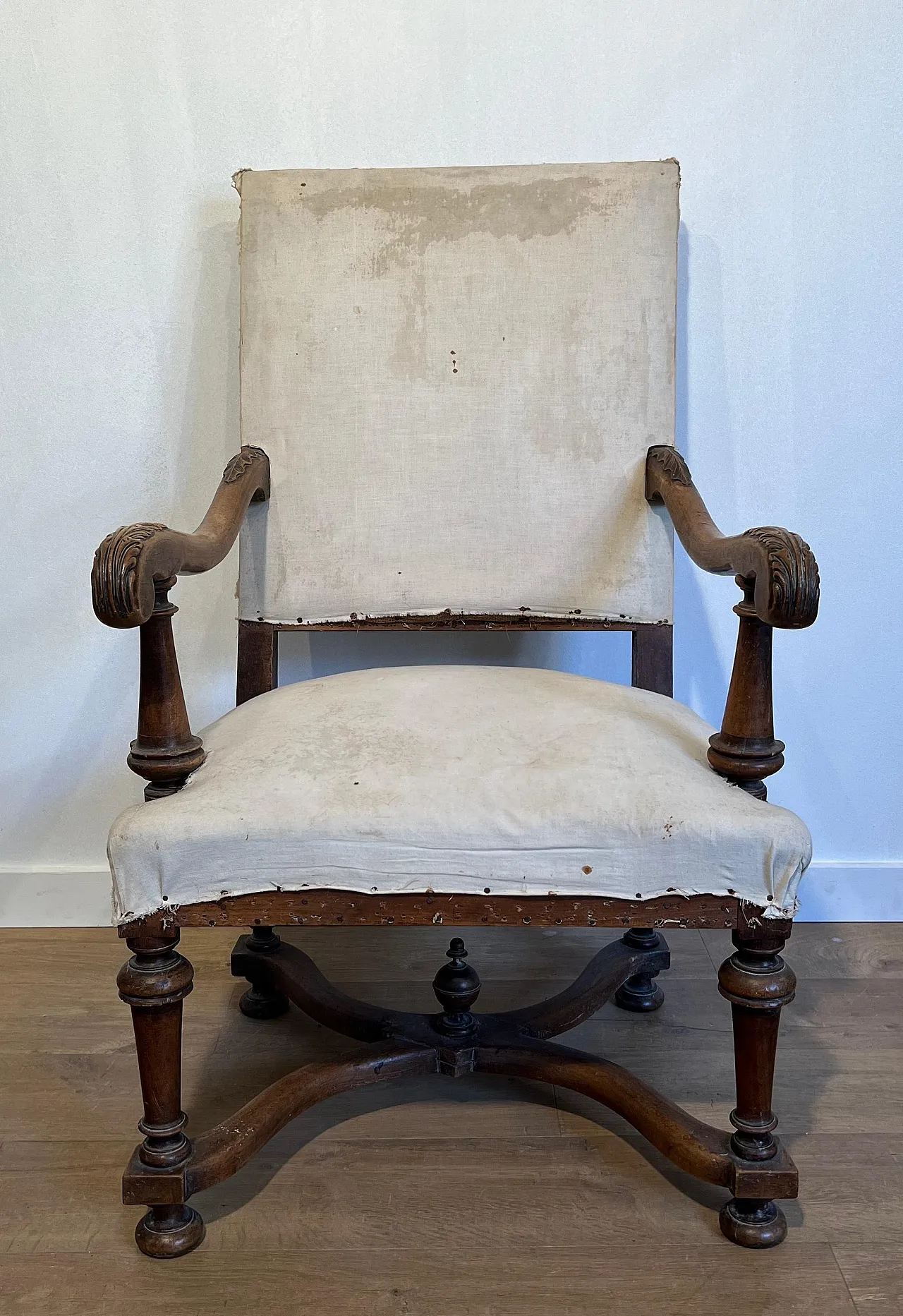 Pair of high-backed armchairs Louis XIII style in walnut, 19th century 13