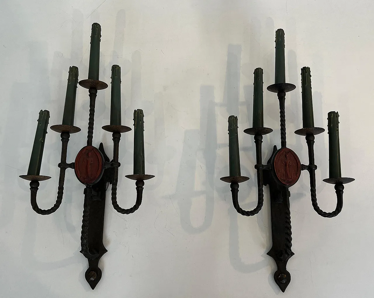 Pair of wrought iron wall sconces with 5 arms with coat of arms, 1940s 19