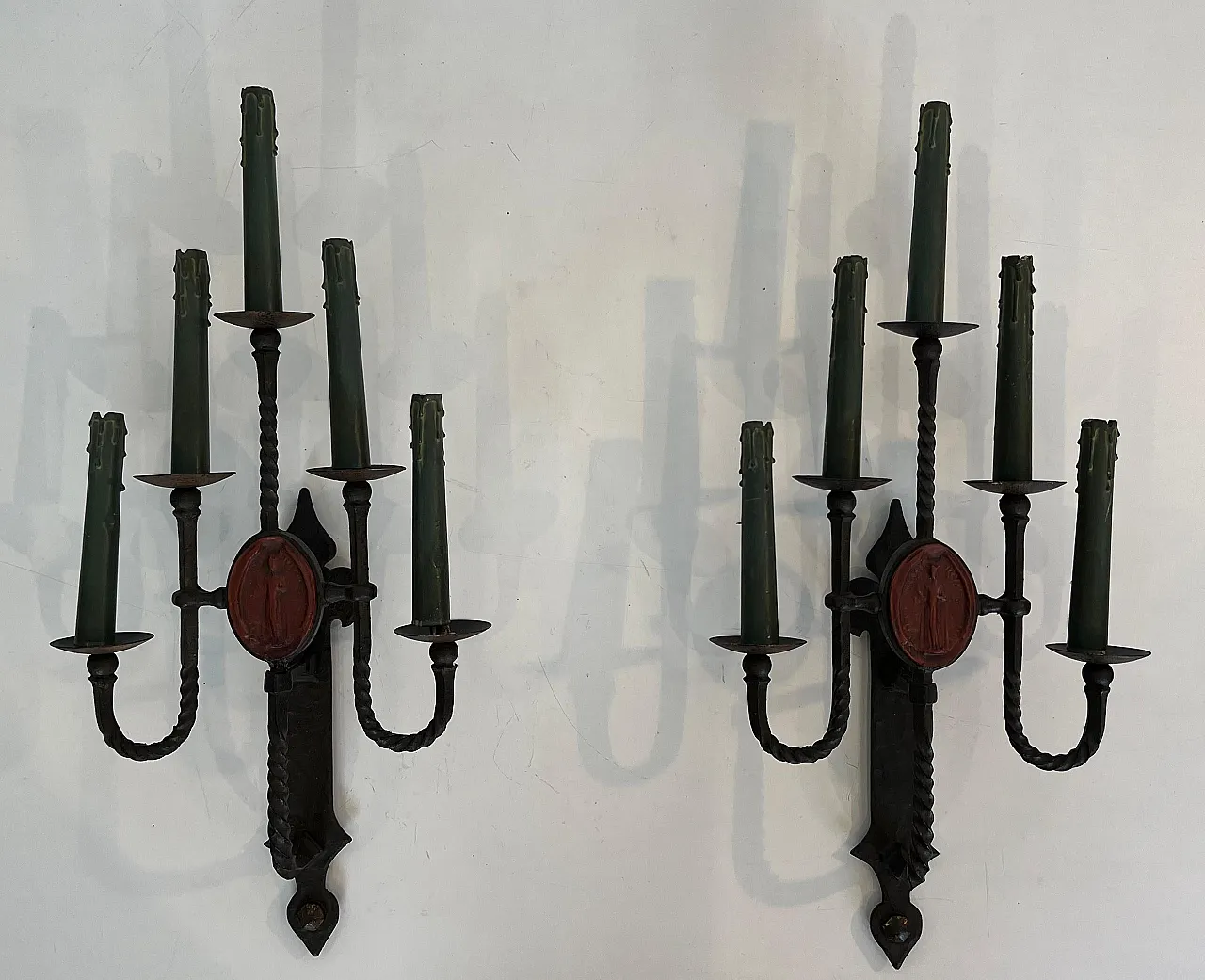 Pair of wrought iron wall sconces with 5 arms with coat of arms, 1940s 20