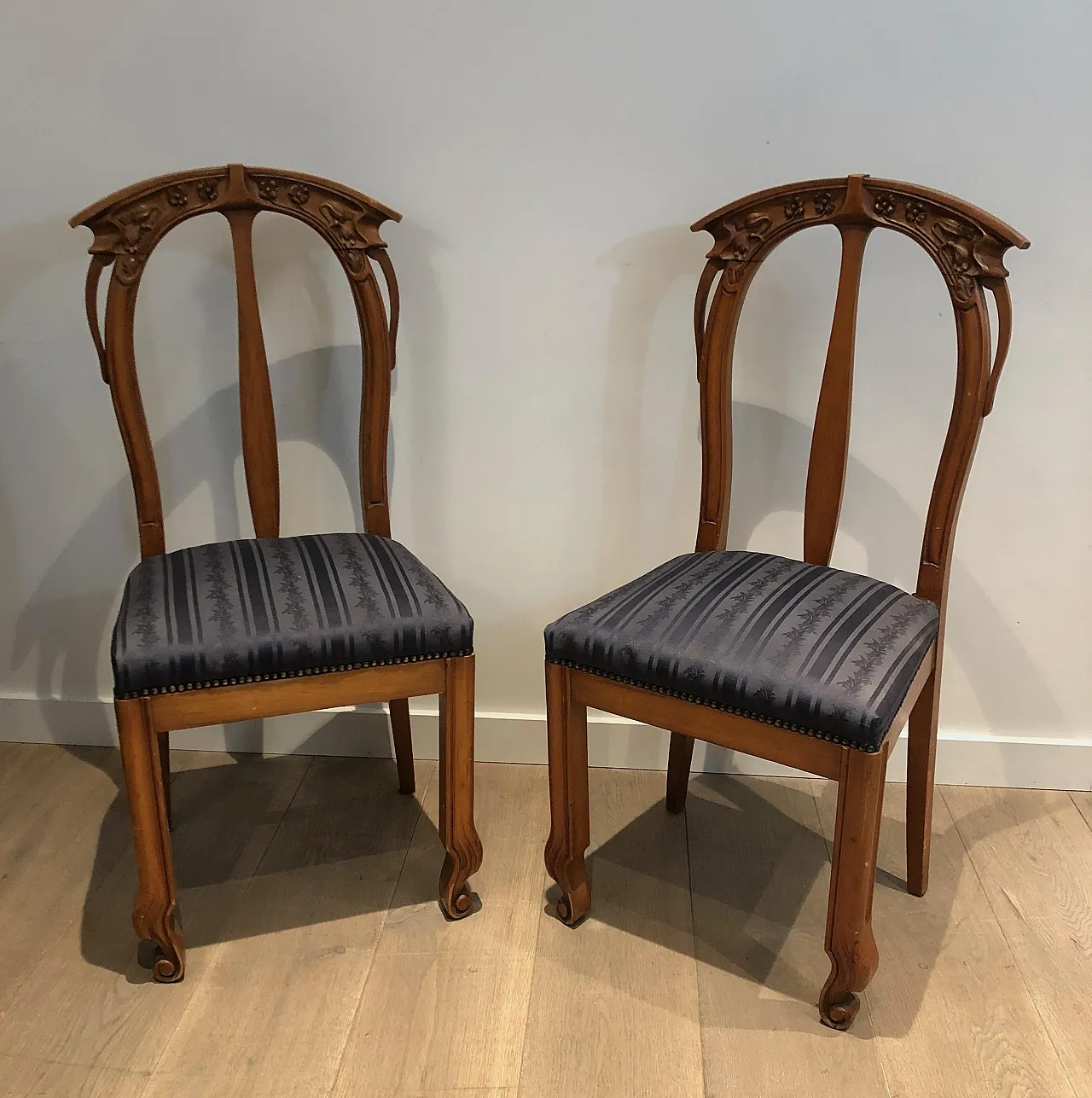 4 Wooden chairs decorated with flowers and plants, early 20th century 2