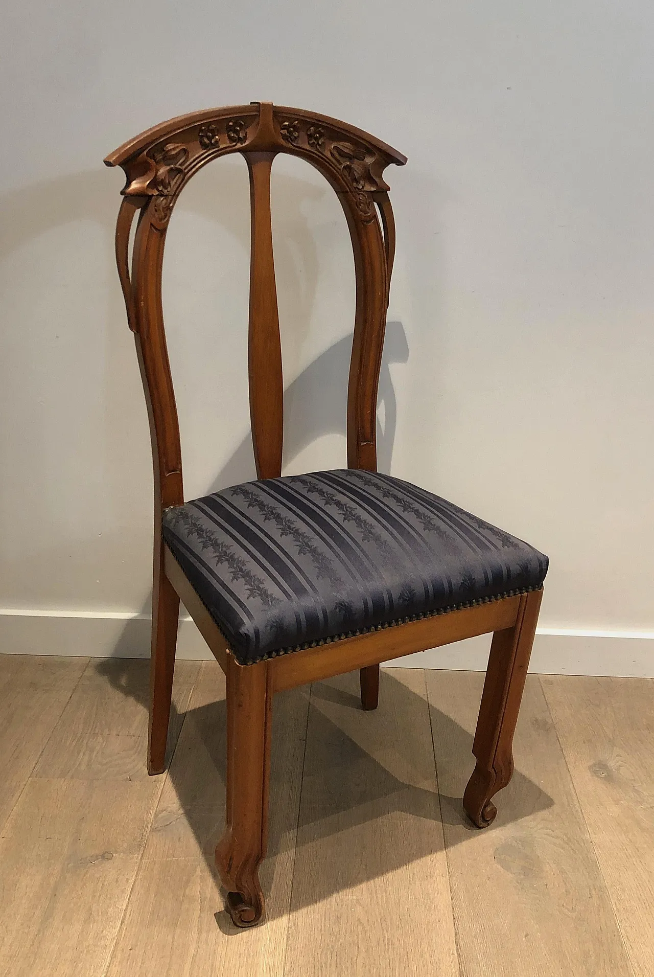 4 Wooden chairs decorated with flowers and plants, early 20th century 3