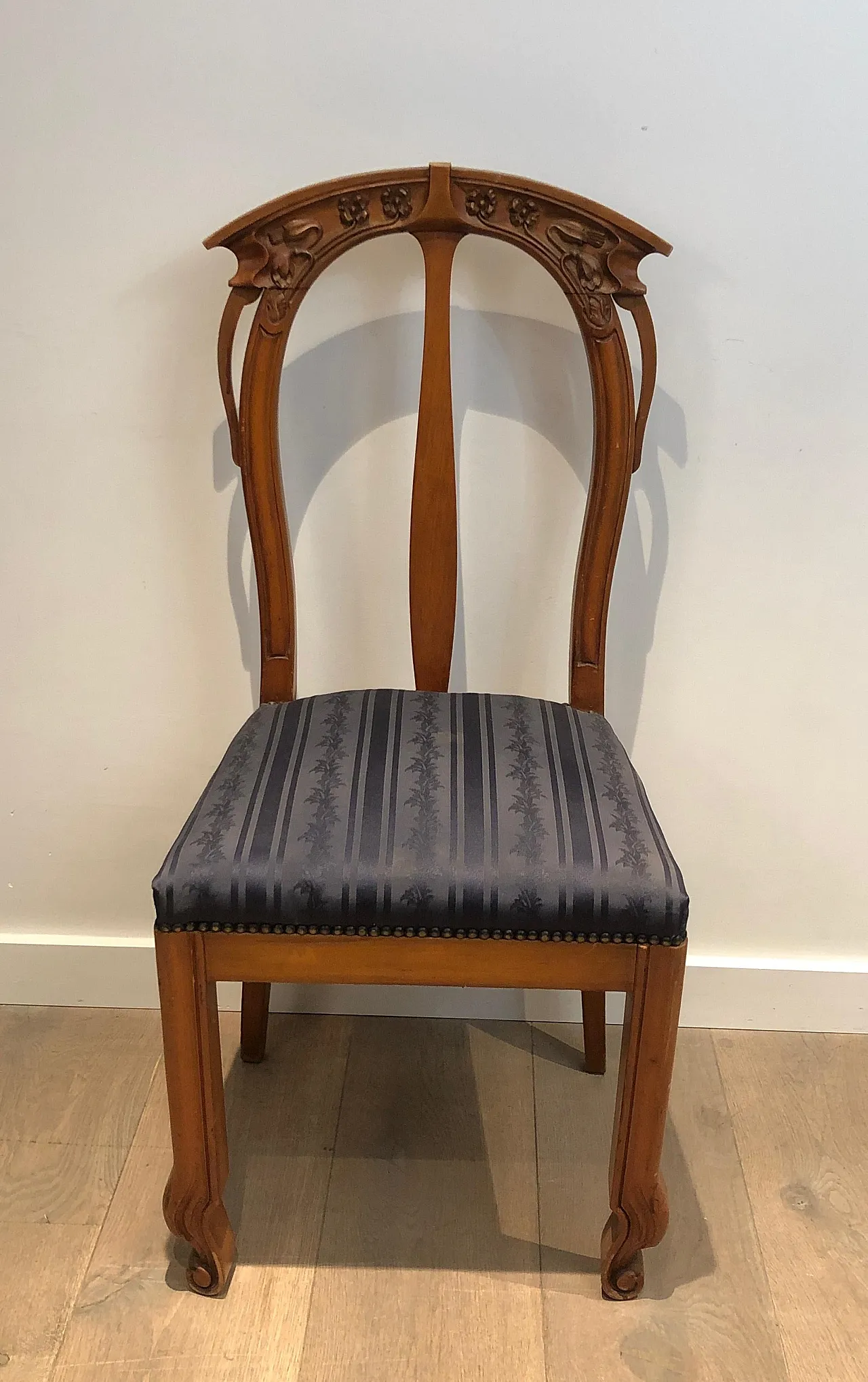 4 Wooden chairs decorated with flowers and plants, early 20th century 4