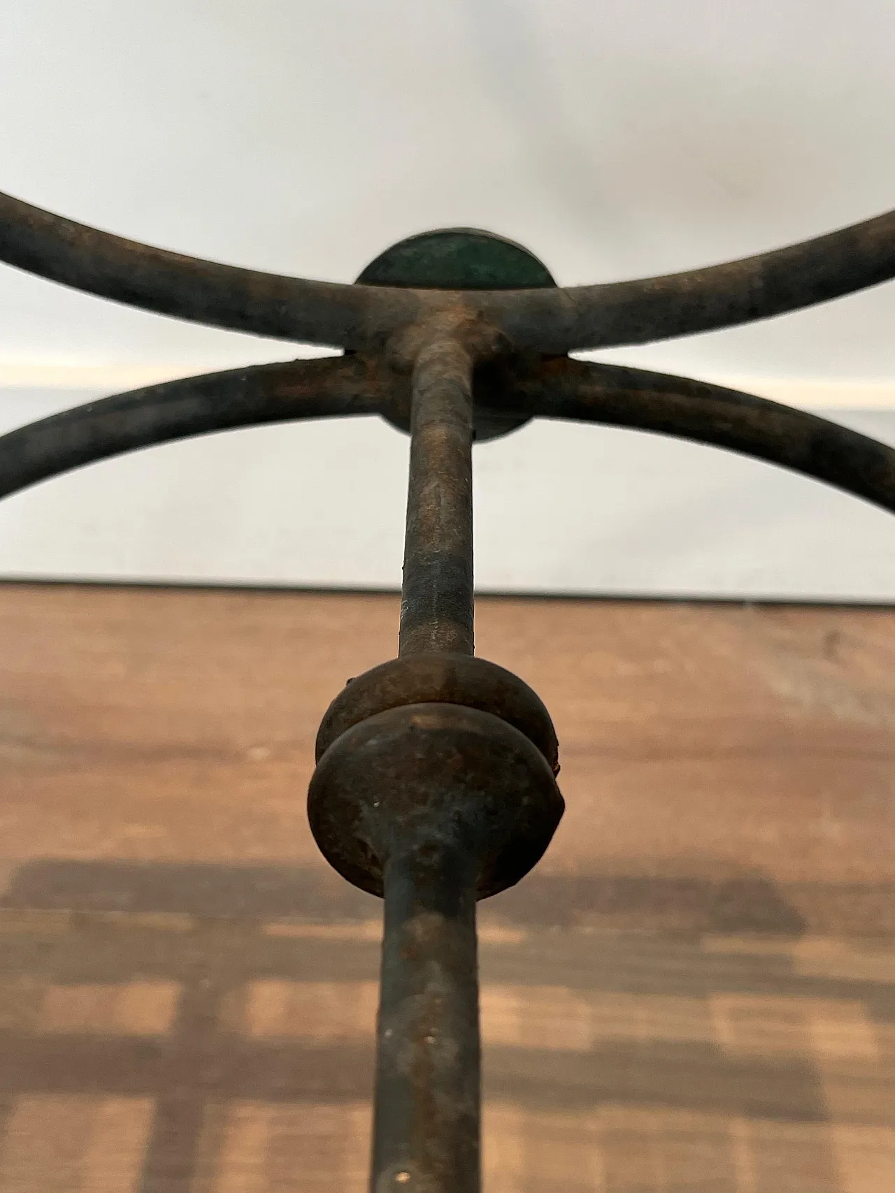 Pair of Curule stools in wrought iron and patinated metal, 1950s 10