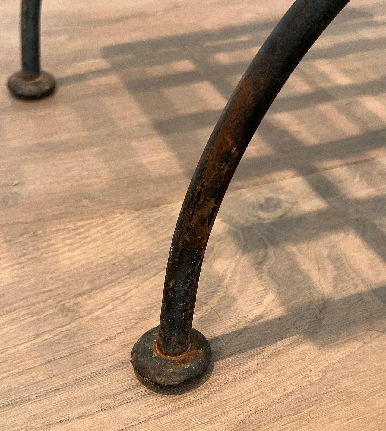 Pair of Curule stools in wrought iron and patinated metal, 1950s 17