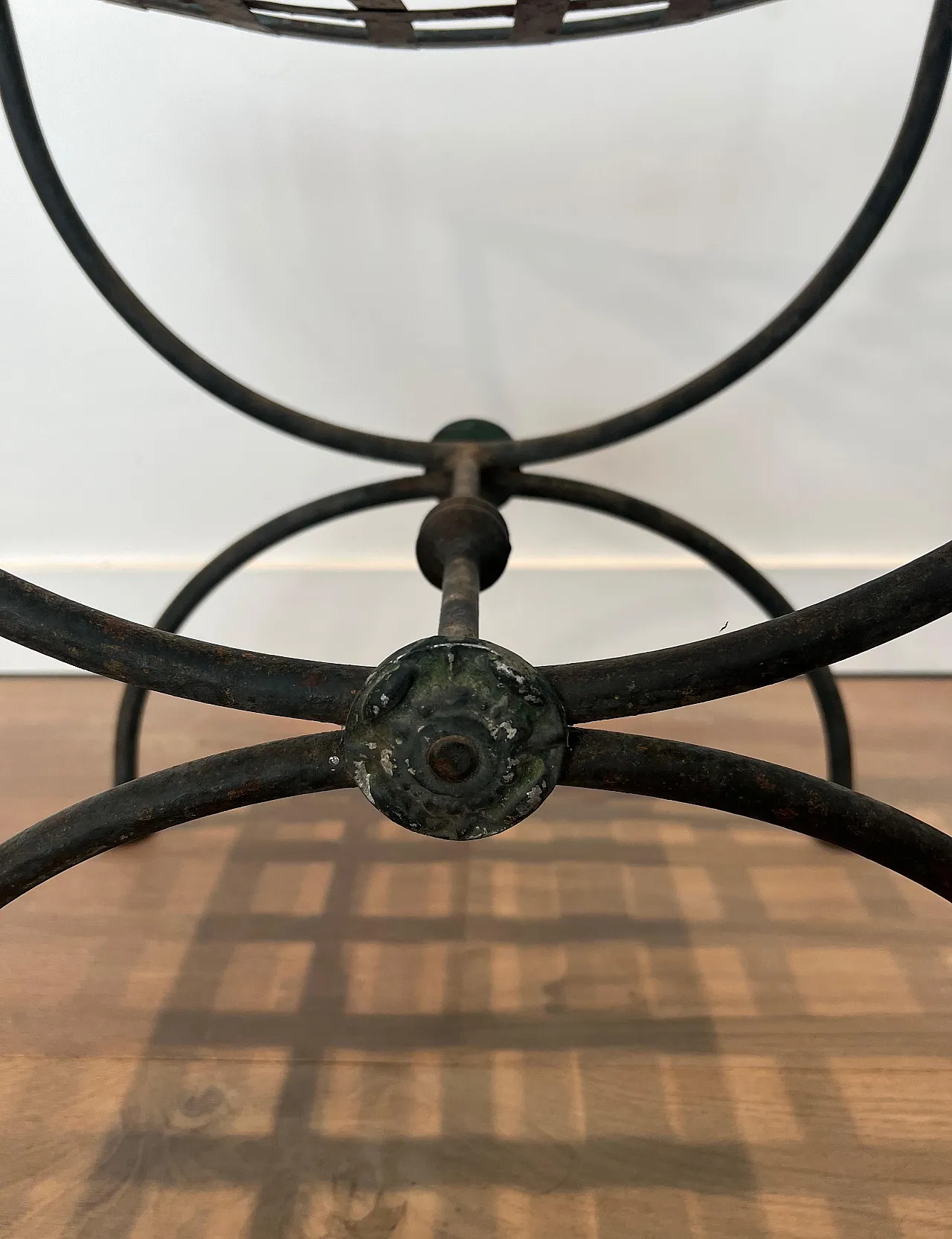 Pair of Curule stools in wrought iron and patinated metal, 1950s 18