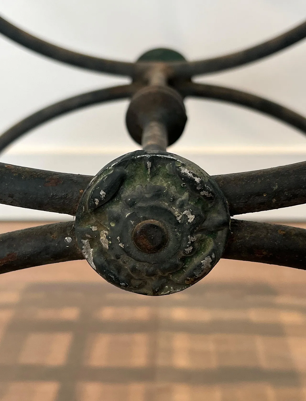 Pair of Curule stools in wrought iron and patinated metal, 1950s 19