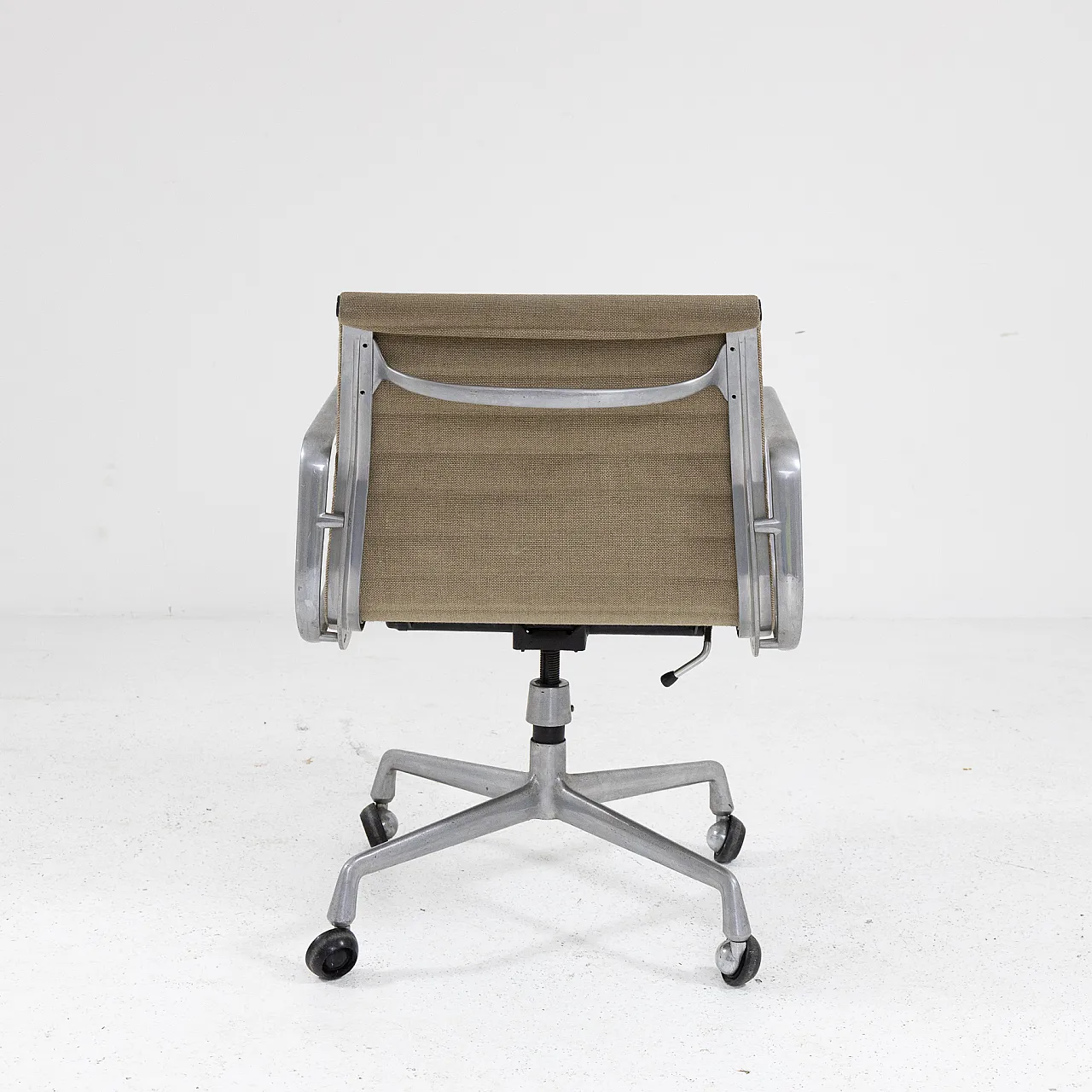 Aluminum armchair by C. & R. Eames for Ring Mobelfabrikk, 1970s 6