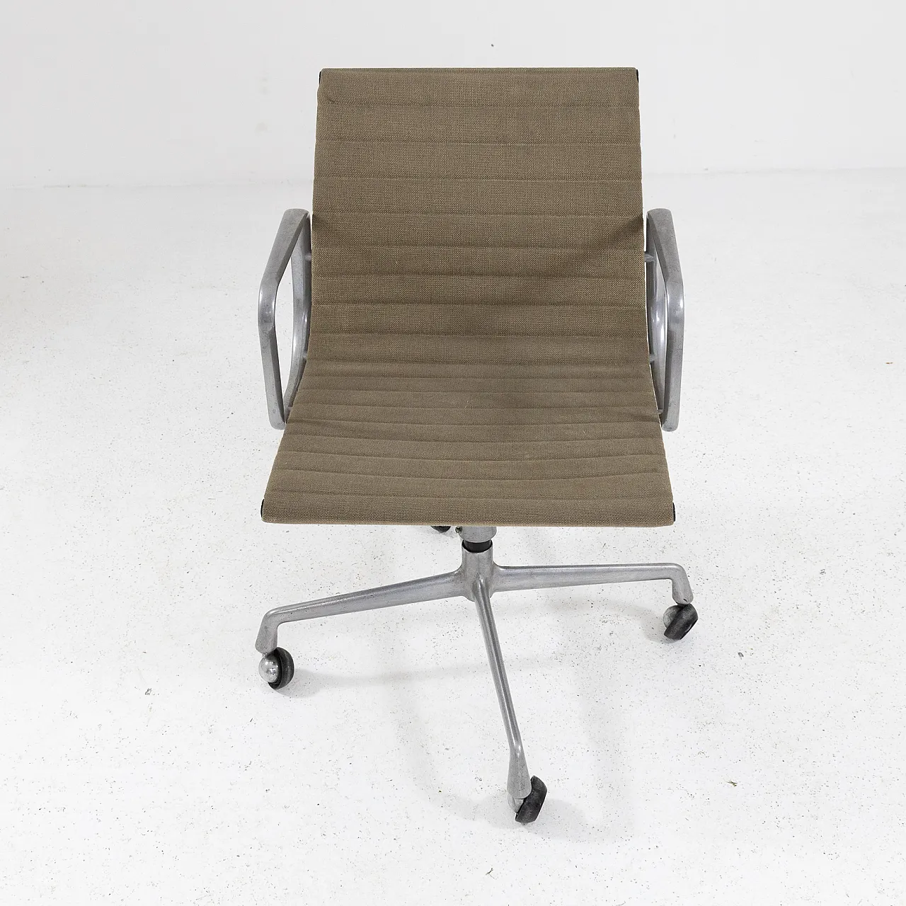 Aluminum armchair by C. & R. Eames for Ring Mobelfabrikk, 1970s 9