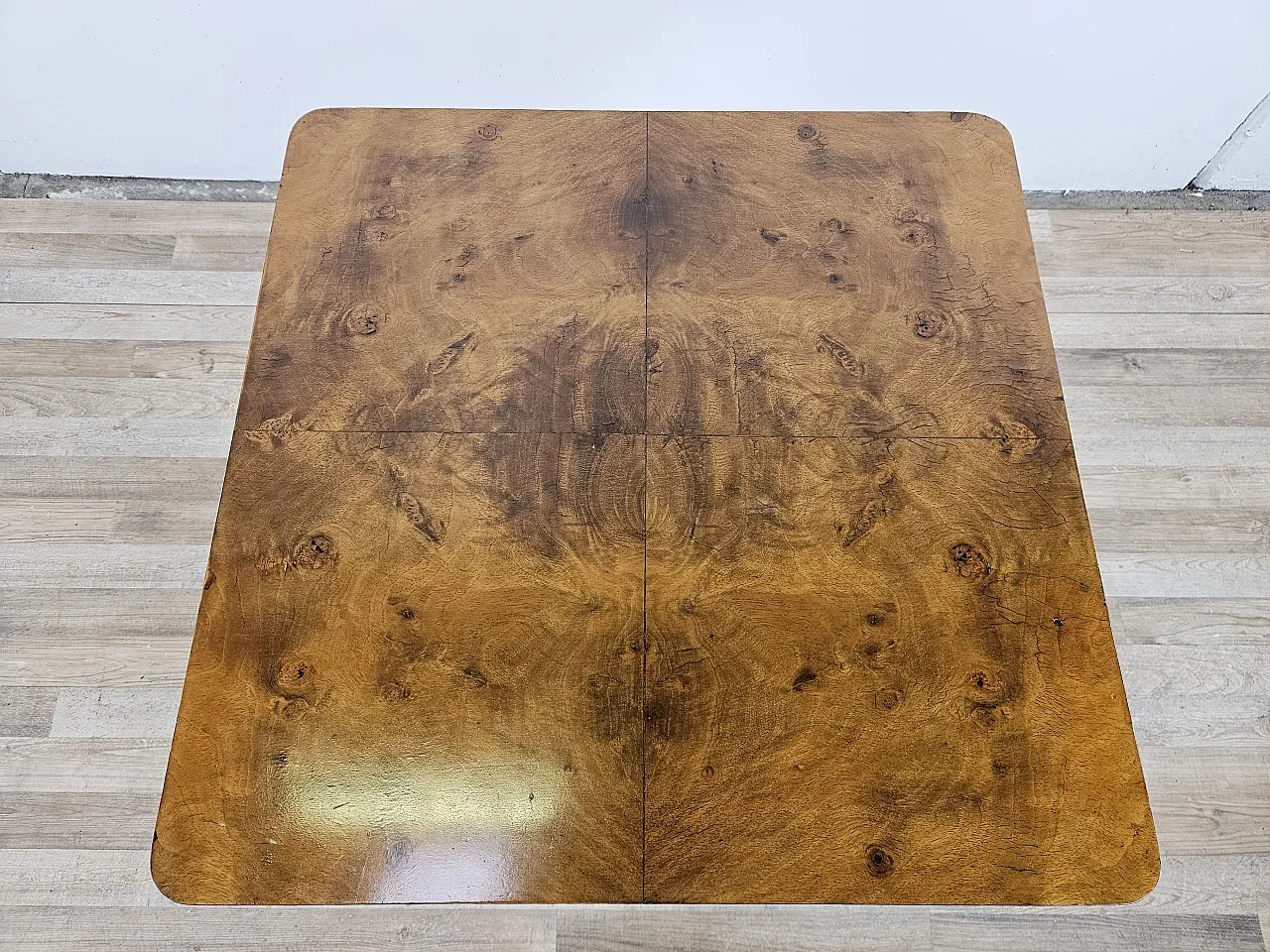 Table Art Decò square in walnut root, 1930s 5