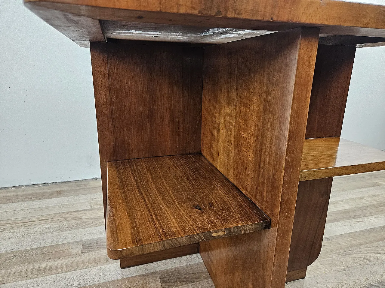 Table Art Decò square in walnut root, 1930s 8