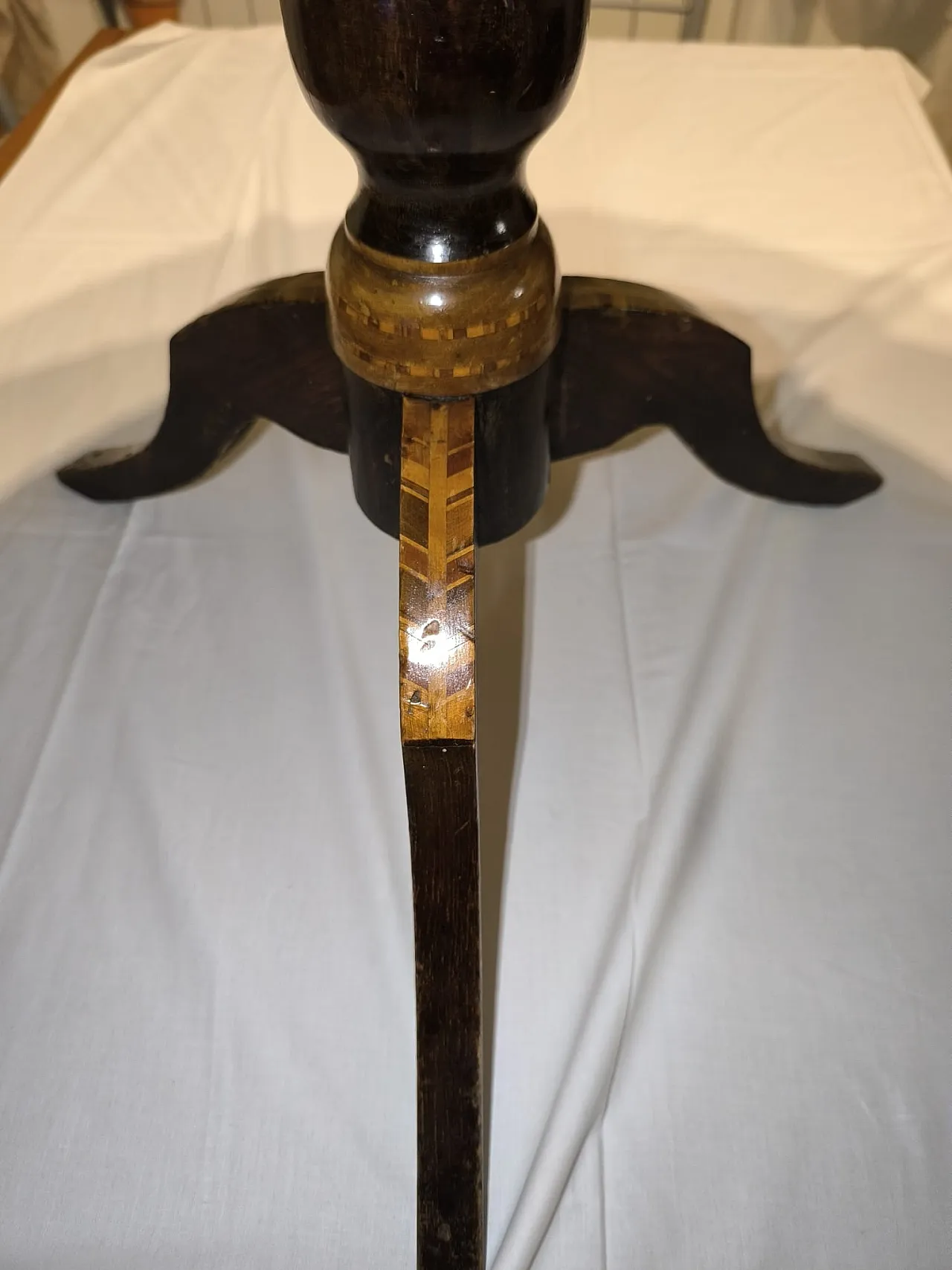 Rounding coffee table in inlaid wooden, '800 3