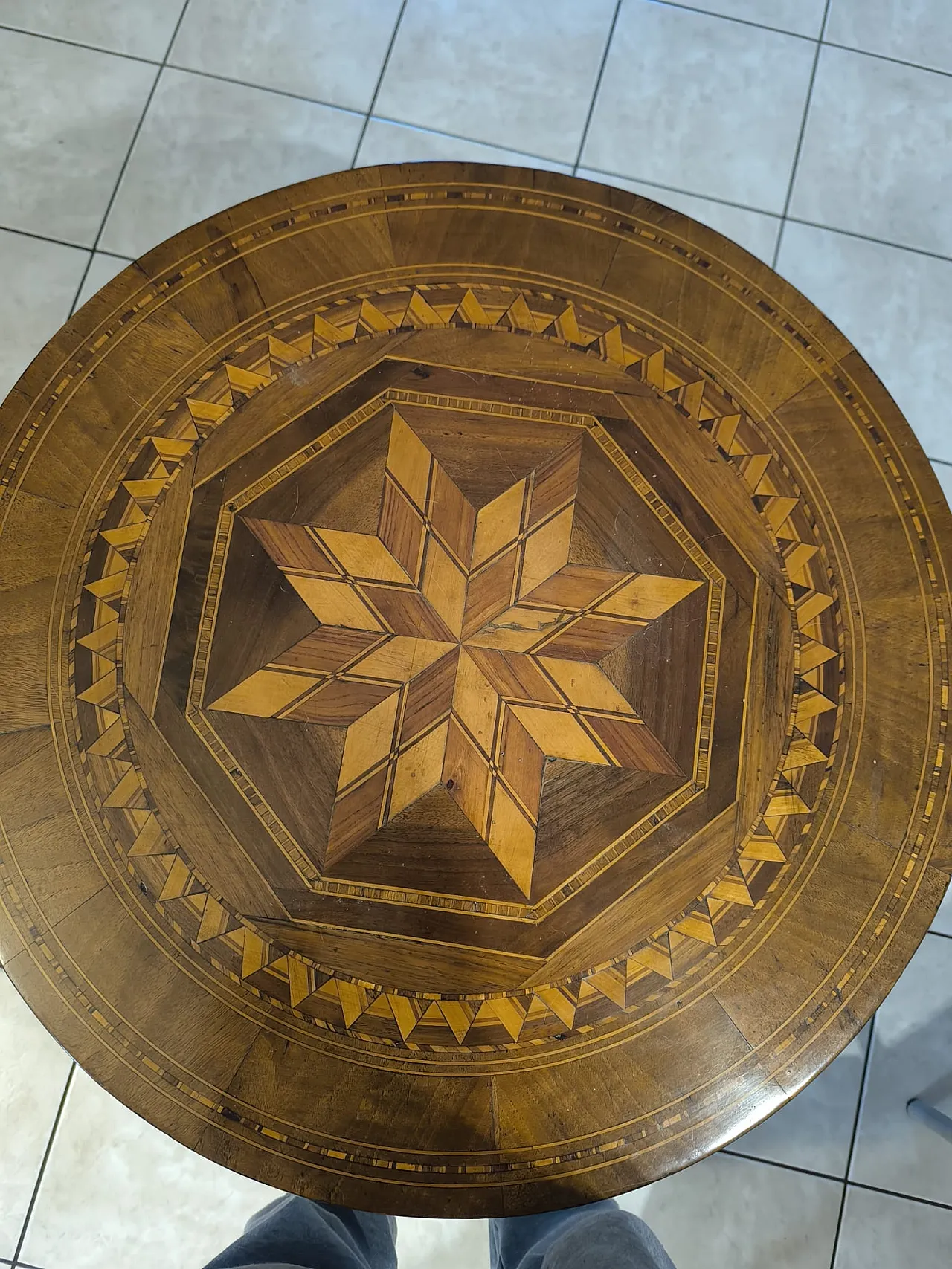 Rounding coffee table in inlaid wooden, '800 6