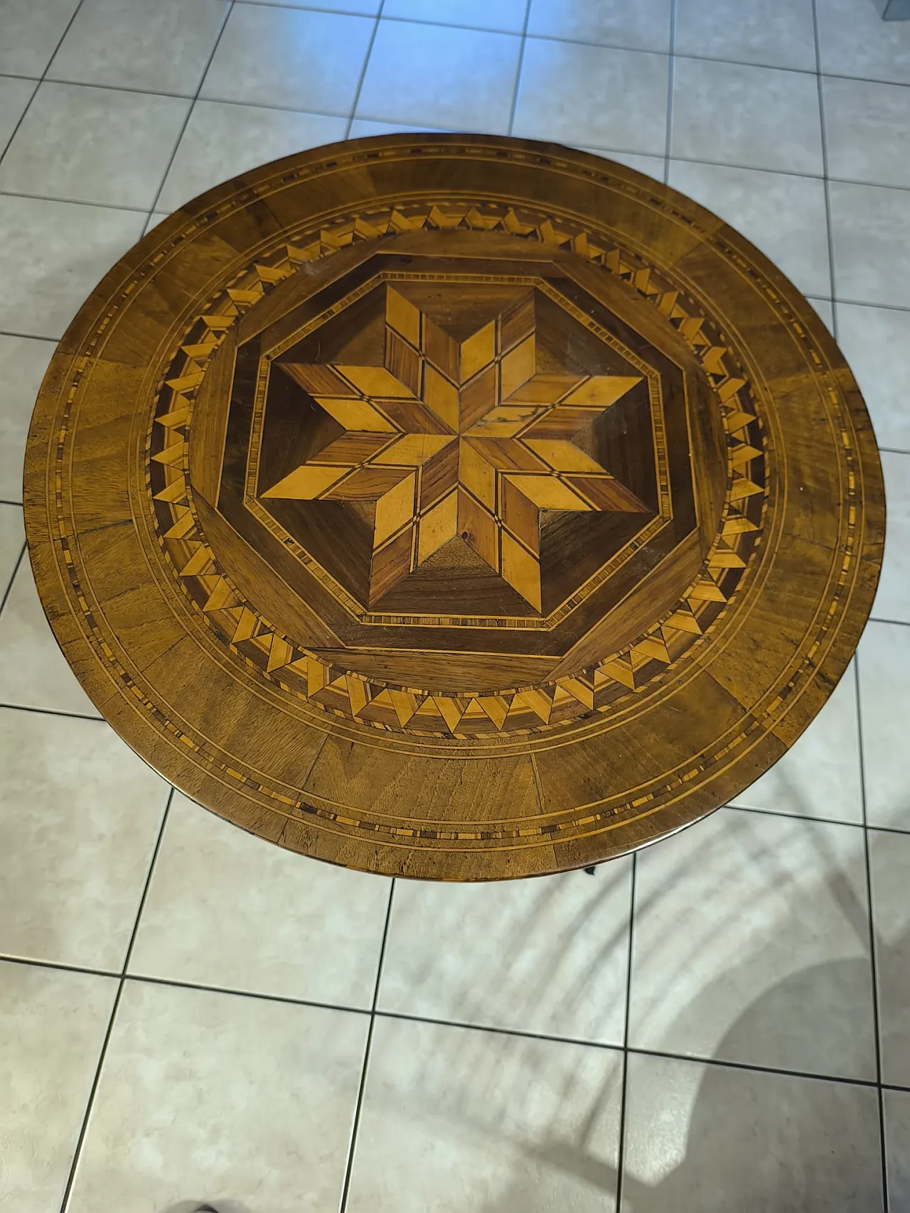 Rounding coffee table in inlaid wooden, '800 7