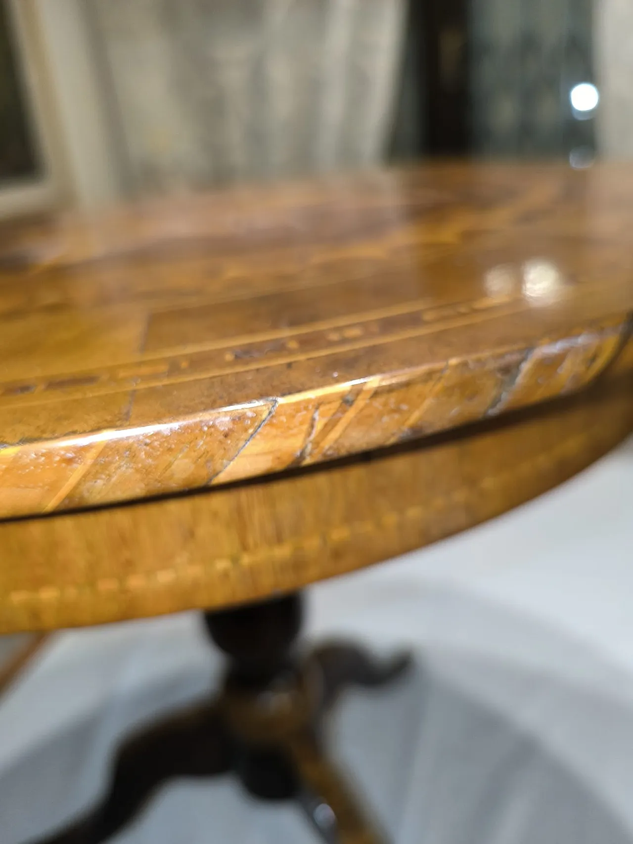 Rounding coffee table in inlaid wooden, '800 8