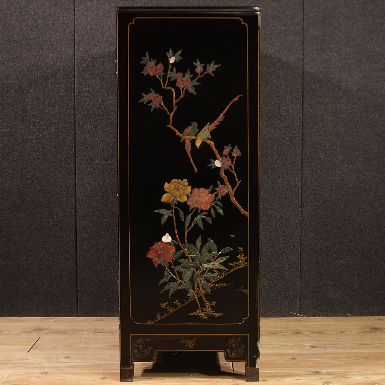 Small Oriental black lacquered painted sideboard, 20th century 7