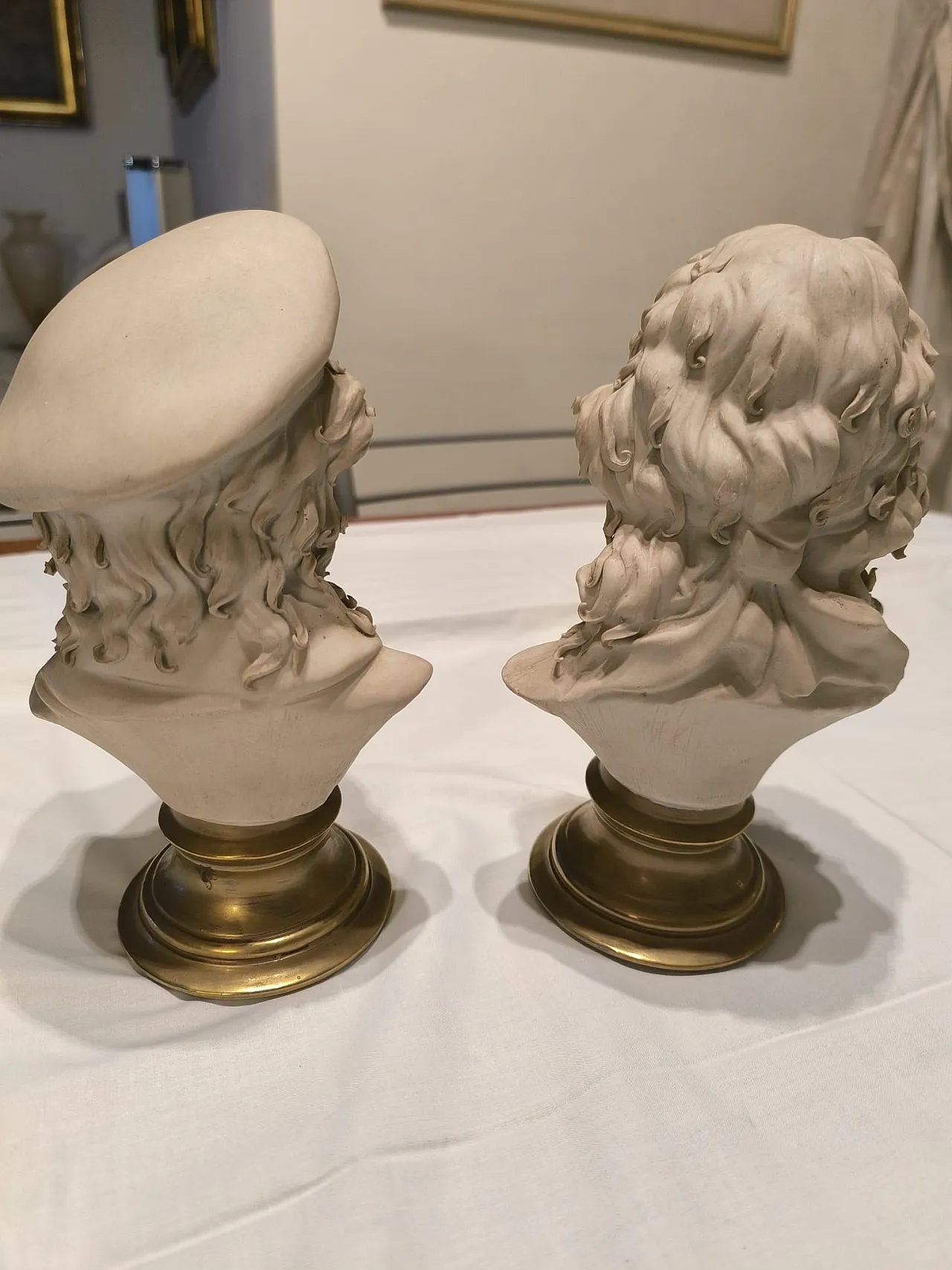 Pair of Capitelli in biscuit, early 20th century 4