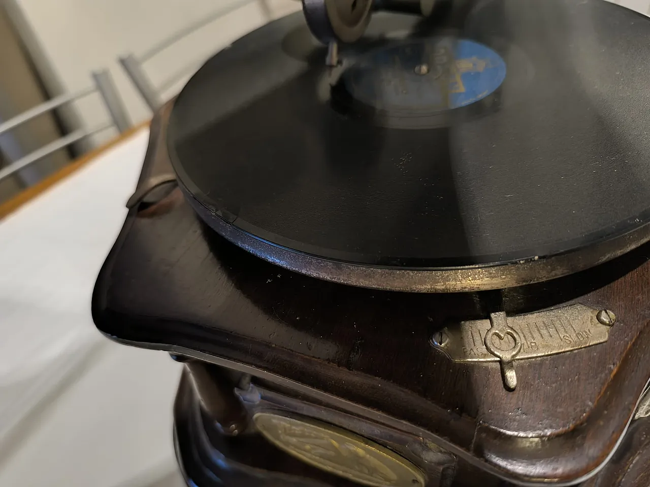 Gramophone 9