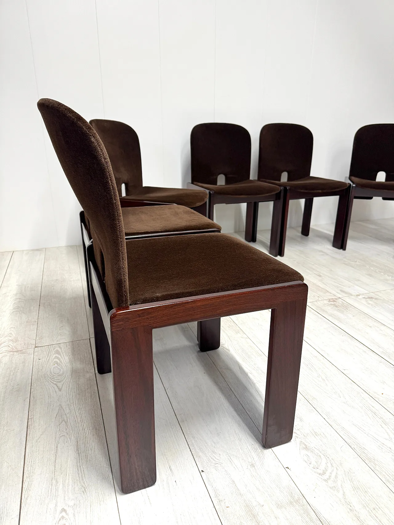 8 Sedie mod. 121 di Afra & Tobia Scarpa per Cassina, anni '60 3