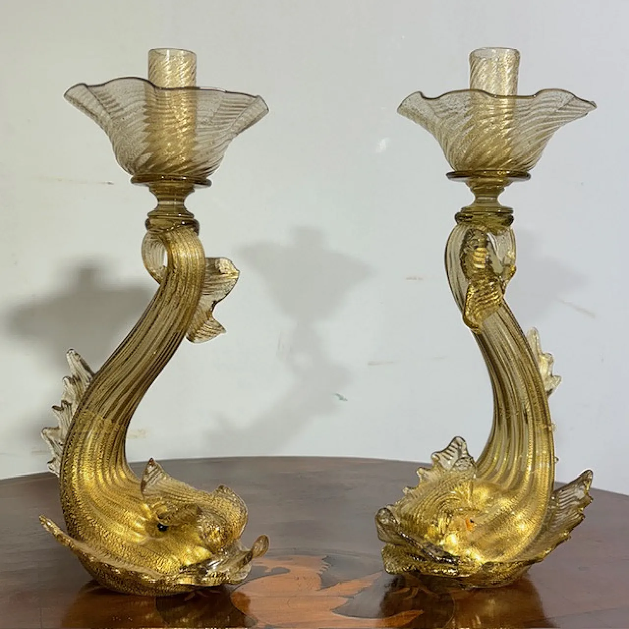 Coppia di candelabri in vetro Murano delfini, anni '70 2